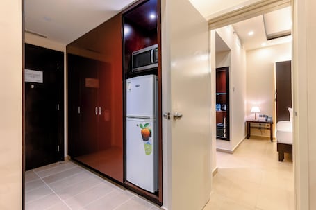 Metropolitan Al Mafraq Hotel - Image 24