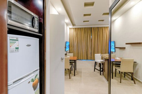 Metropolitan Al Mafraq Hotel - Image 37