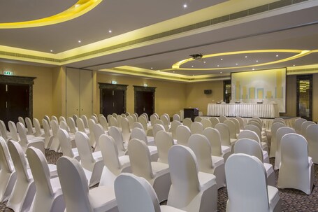 Metropolitan Al Mafraq Hotel - Image 45
