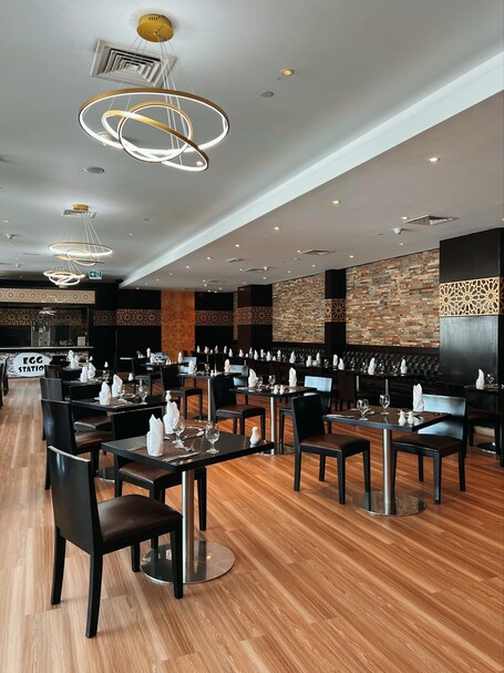 Metropolitan Al Mafraq Hotel - Image 54