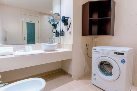 Metropolitan Al Mafraq Hotel - Image 58