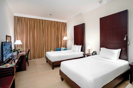Metropolitan Al Mafraq Hotel - Image 48