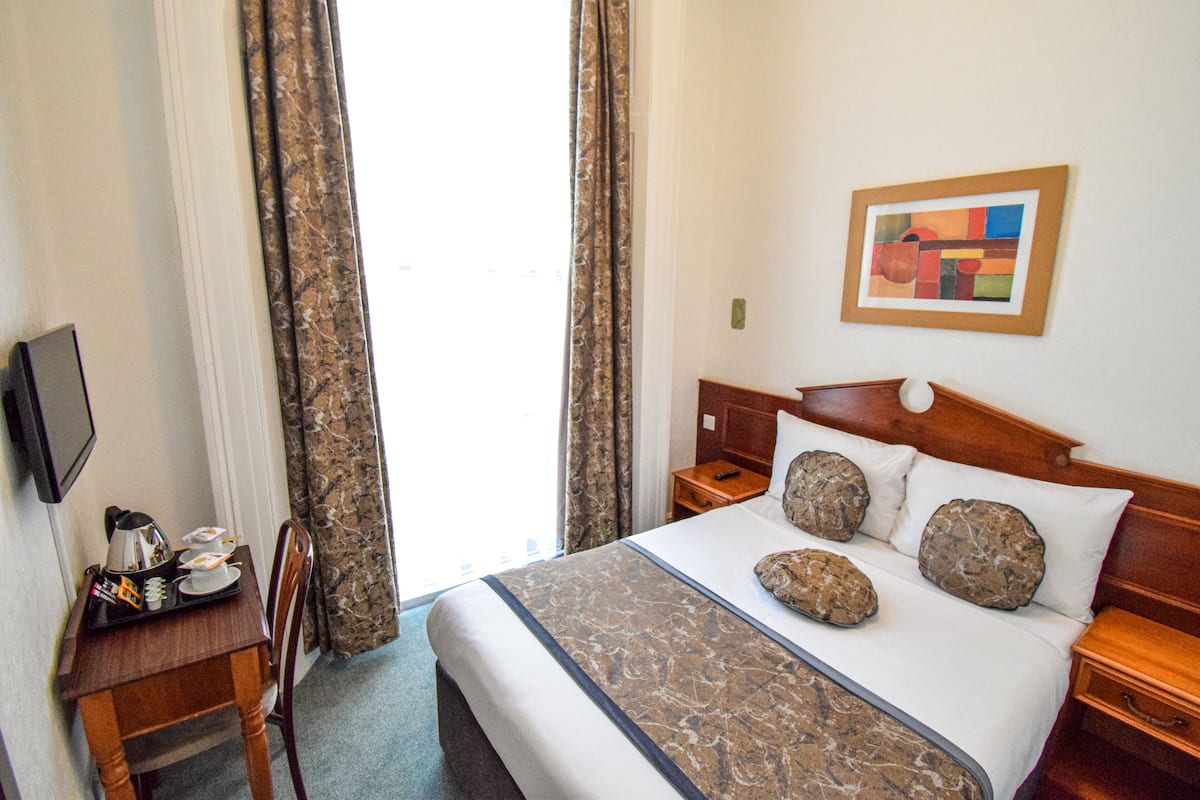 Deluxe Double Room | Bathroom | Towels
