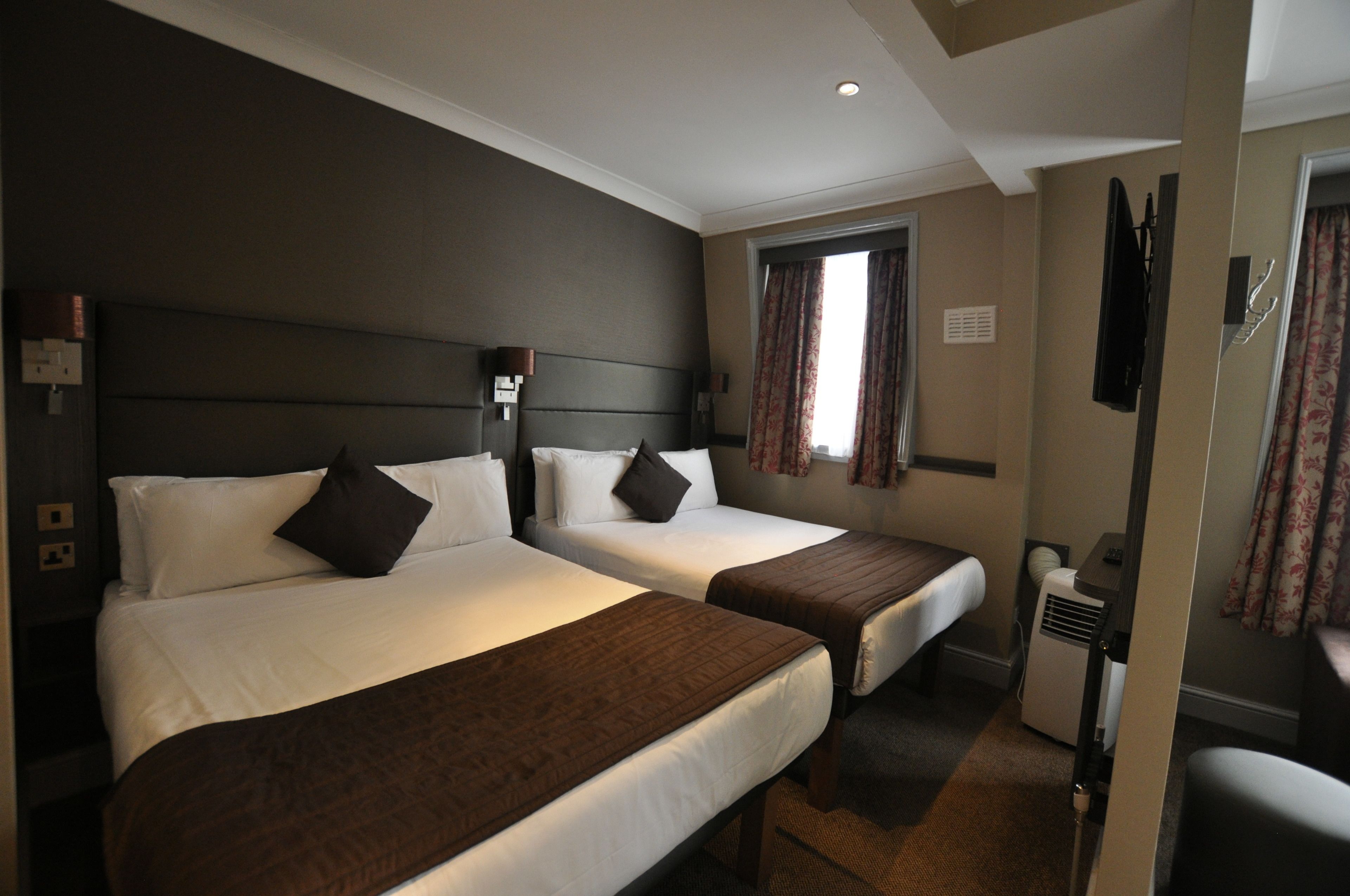 Photo - Brunel Hotel