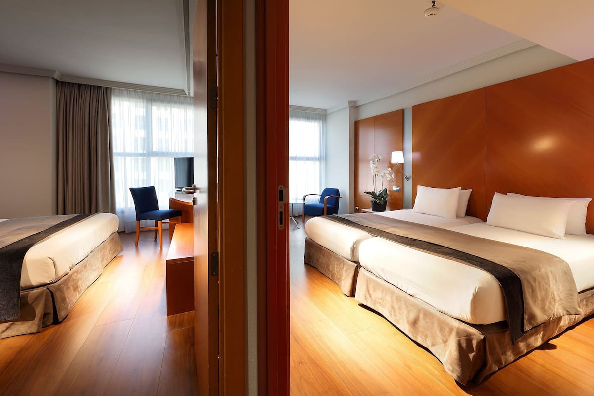 Hypo-allergenic bedding, down comforters, minibar, in-room safe