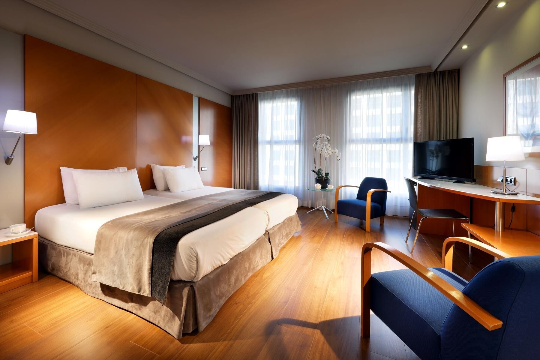 Ropa de cama hipoalergénica, cubrecamas y minibar 