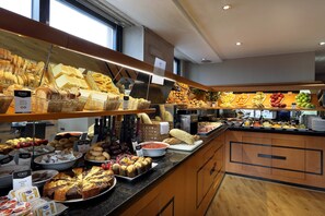 Daily buffet breakfast for a fee - Hotel Exe Plaza (Madrid)