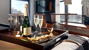 低刺激性寝具、羽毛の掛け布団、ミニバー、セーフティボックス (室内)