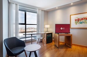 Hypo-allergenic bedding, down duvets, minibar, in-room safe