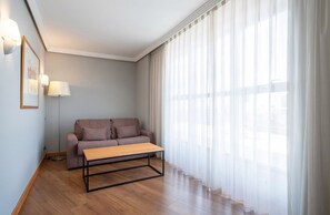 Hypo-allergenic bedding, down comforters, minibar, in-room safe - Hotel Exe Plaza (Madrid)
