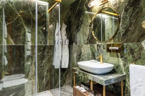Junior Studio Suite, Balcony, Canal View | Bathroom - Colombina Hotel (Venice)