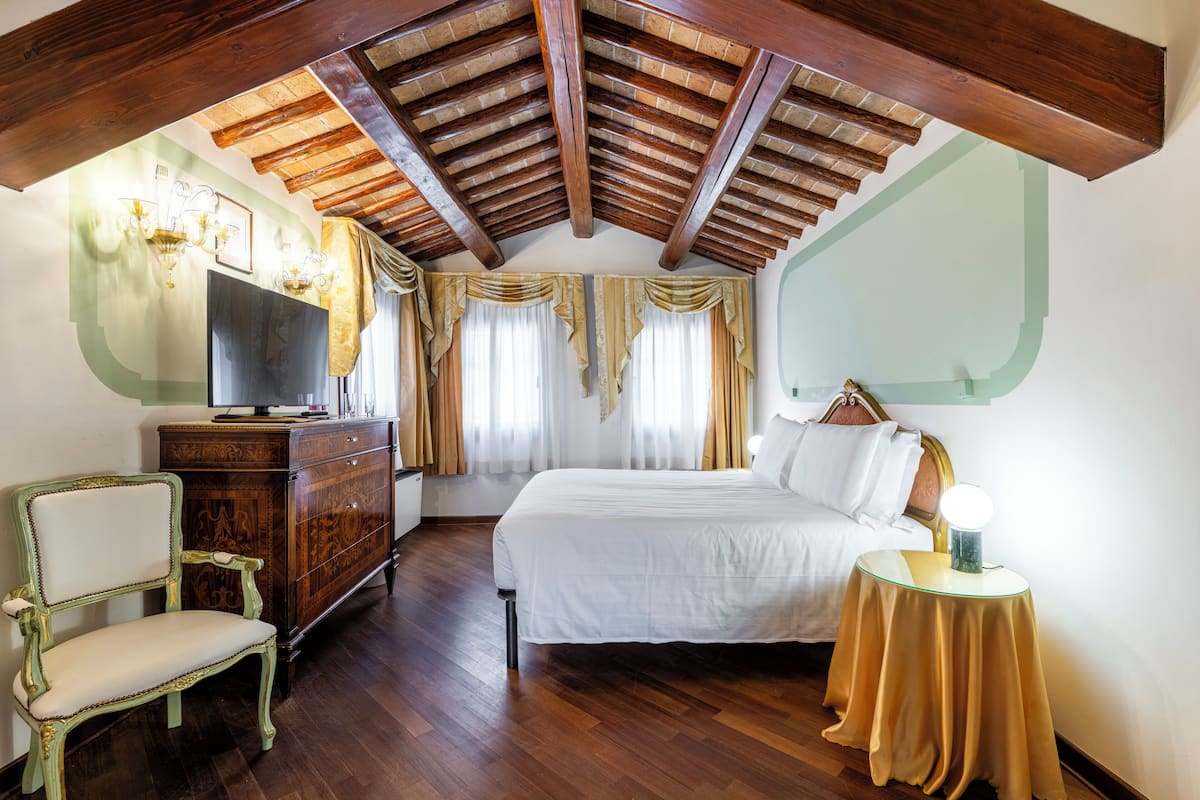 Family Room, Annex Building | Premium bedding, minibar, in-room safe, blackout drapes
