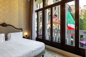 Junior Studio Suite, Balcony, Canal View | Premium bedding, minibar, in-room safe, blackout drapes - Colombina Hotel (Venice)