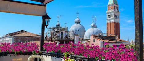 Habitación doble panorámica, vista a la ciudad | Terraza o patio