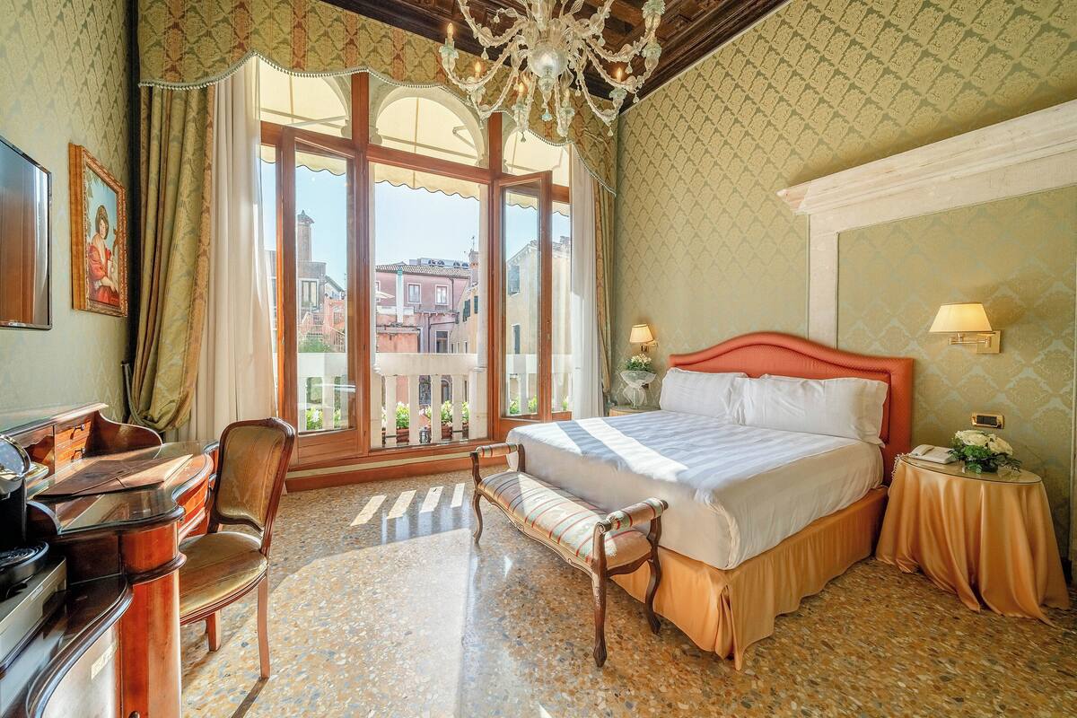 1 Schlafzimmer, hochwertige Bettwaren, Minibar, Zimmersafe