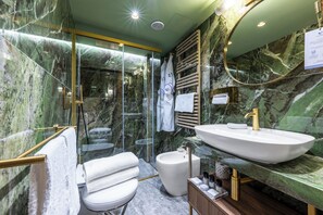 Chambre Double Deluxe, vue canal | Salle de bain