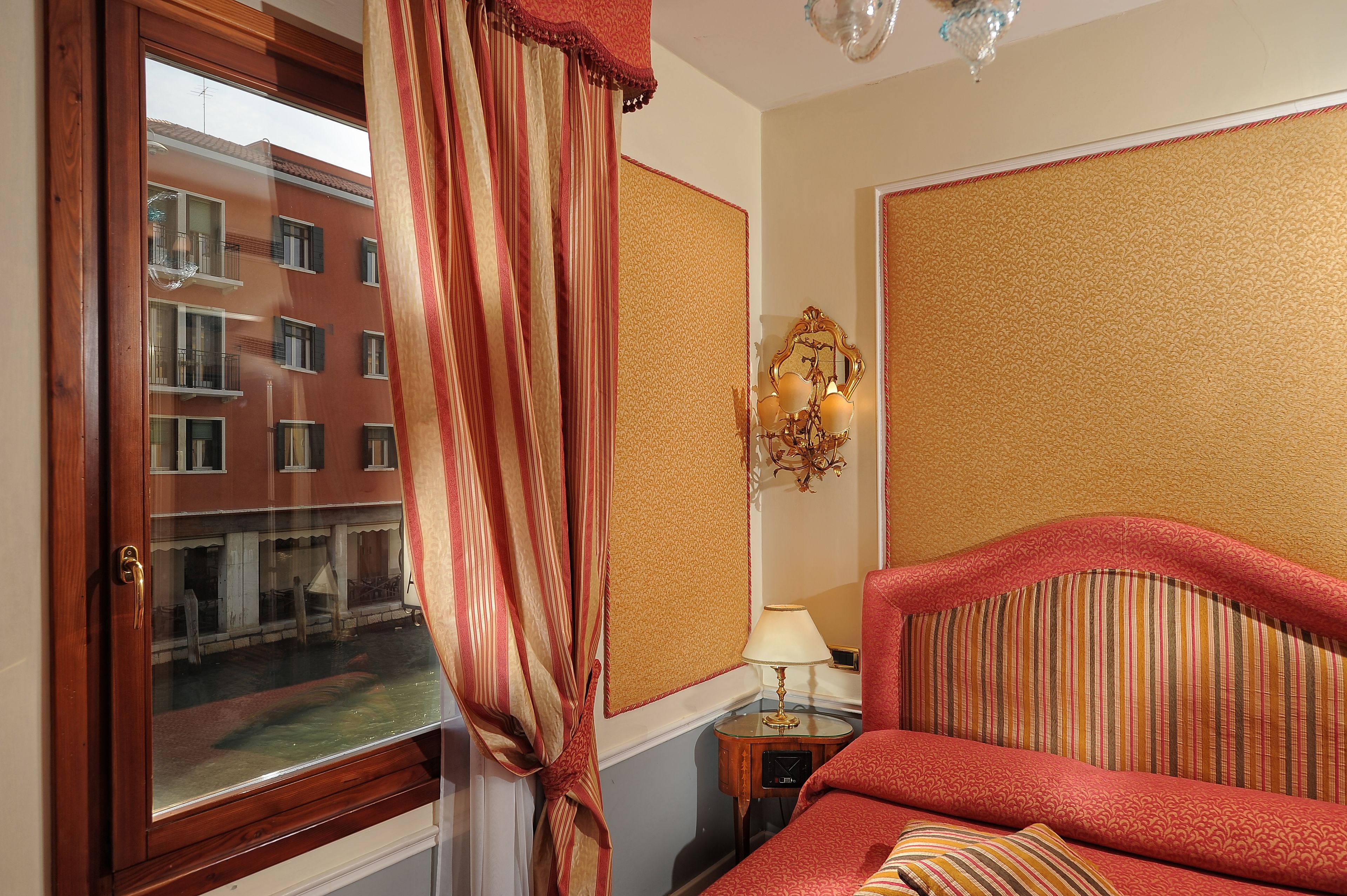 double room, canal view (small) | minibar, in-room safe, desk, free wifi