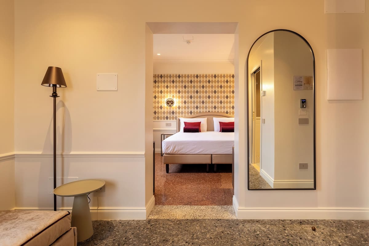 Chambre Exclusive, vue canal | Minibar, coffres-forts dans les chambres, bureau, Wi-Fi gratuit