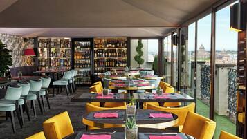 Frokostbuffé hver dag (EUR 20 per person)