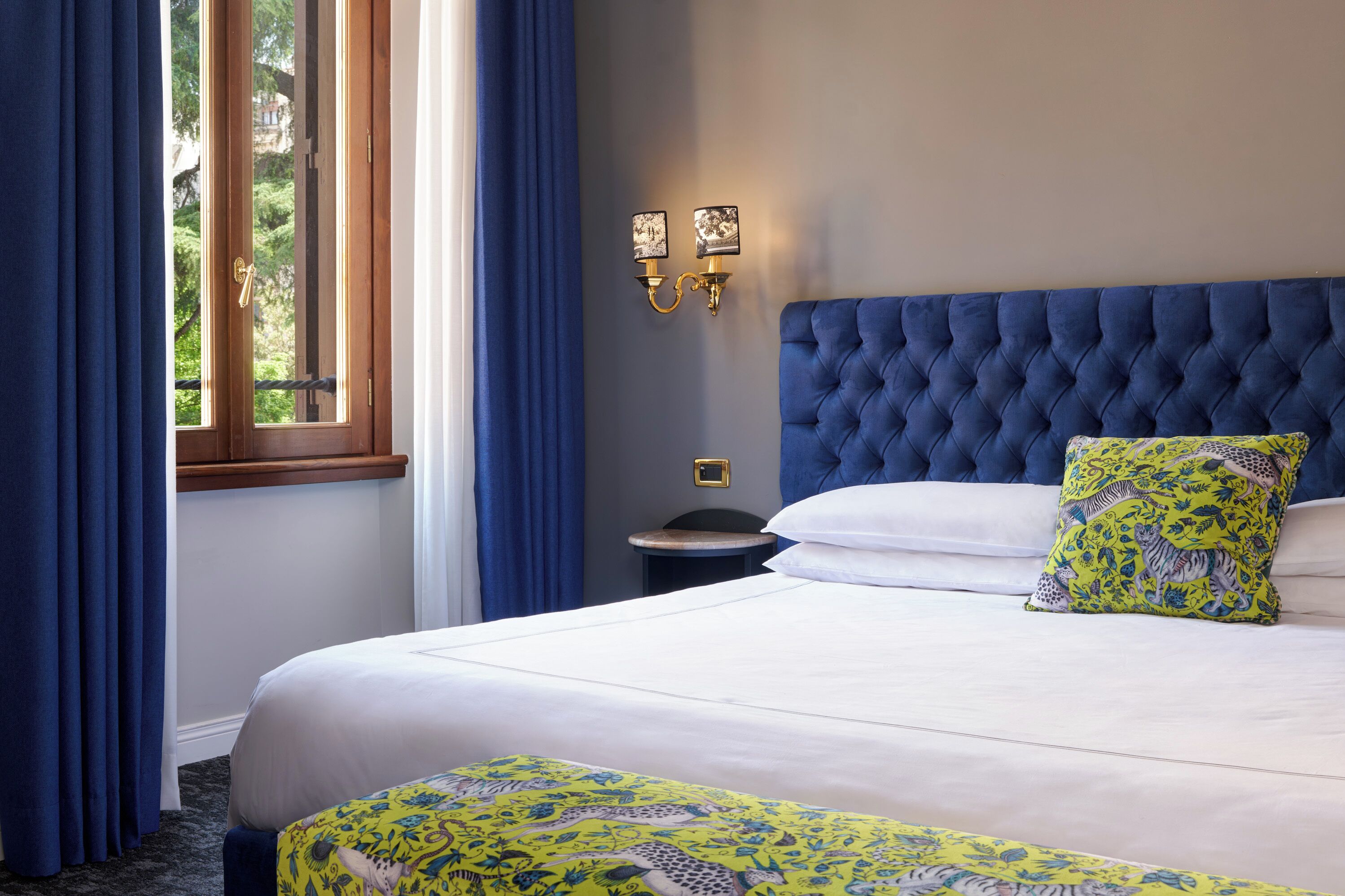 junior suite | 1 bedroom, premium bedding, in-room safe, desk