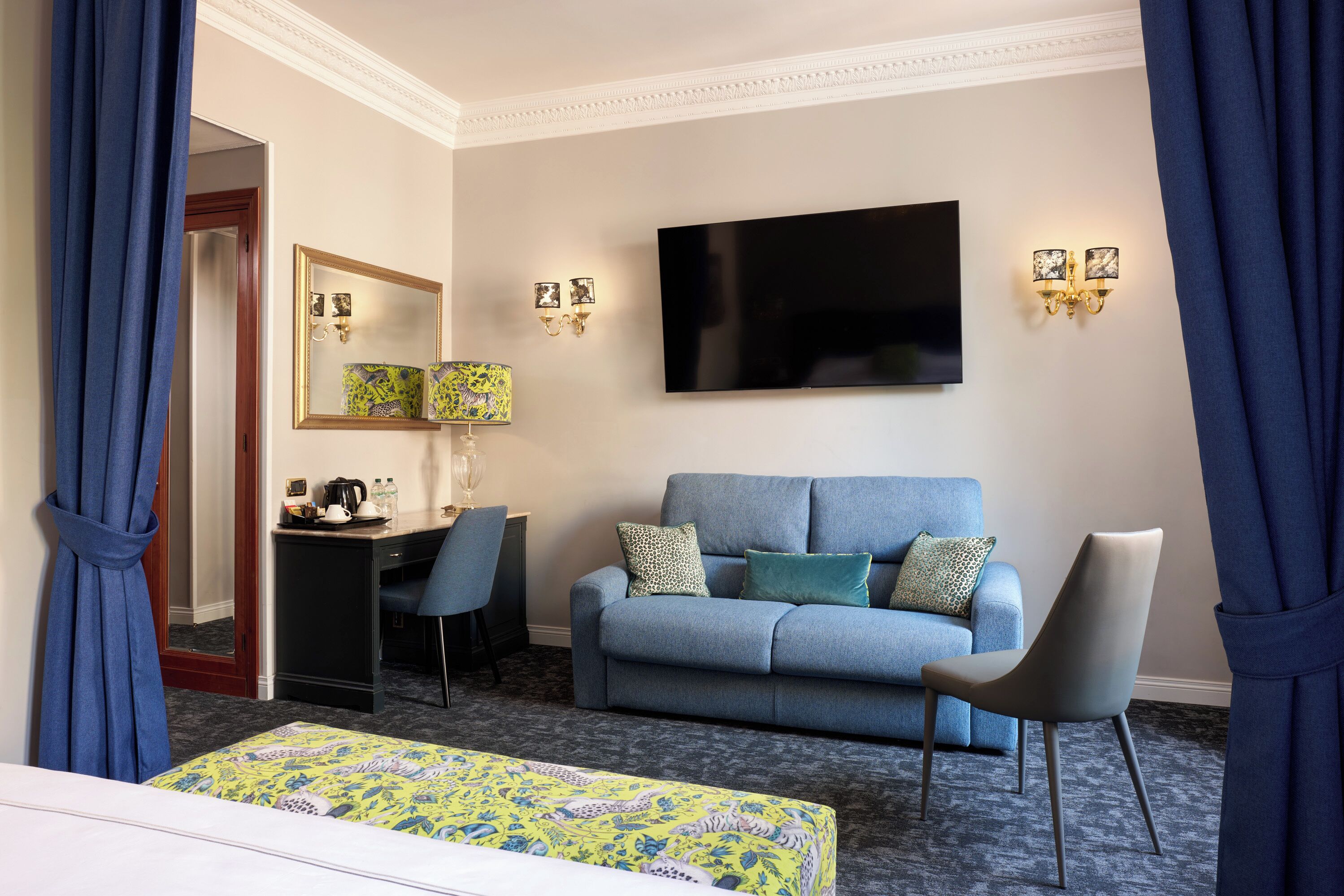 junior suite | 1 bedroom, premium bedding, in-room safe, desk
