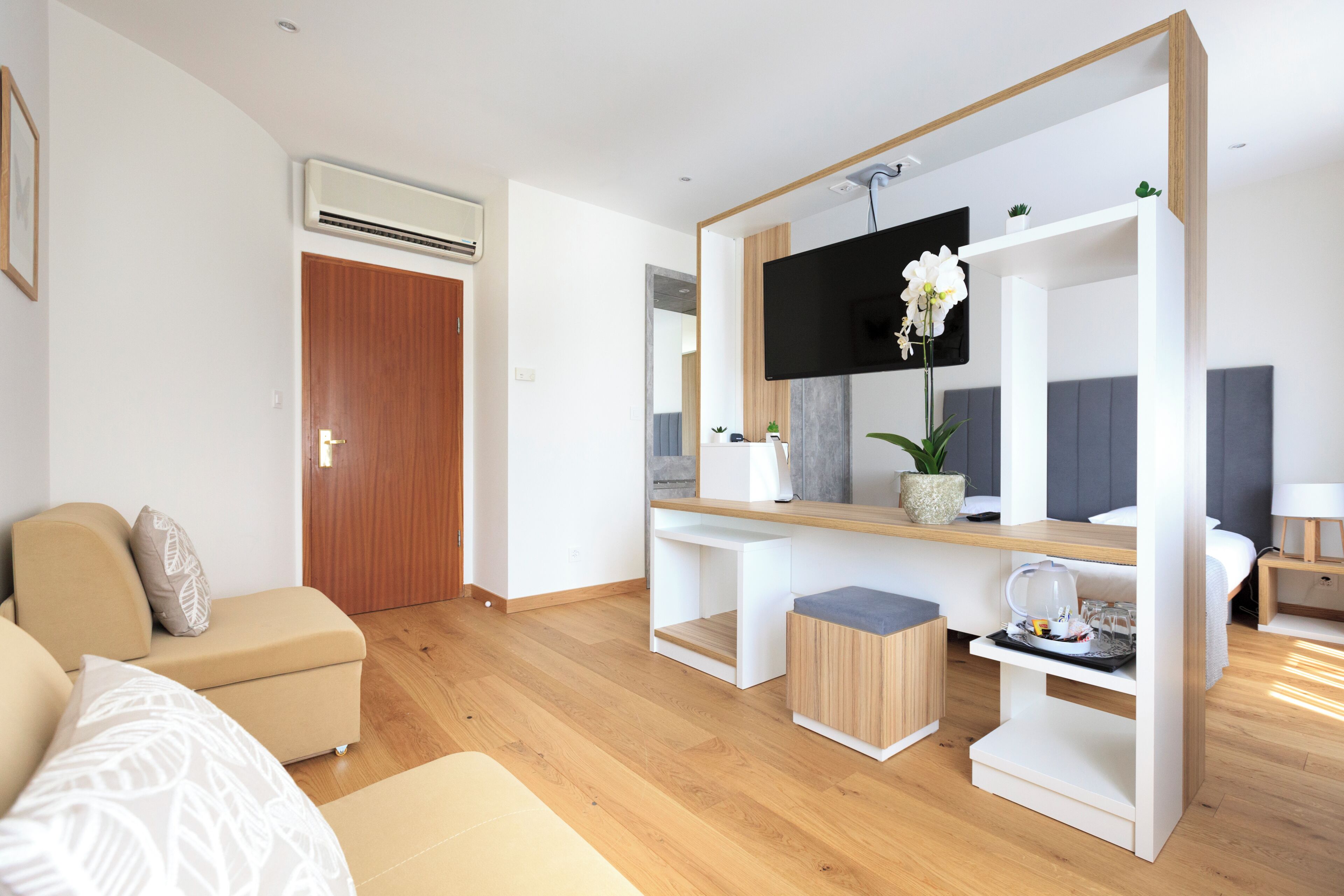 Classic Triple Room | In-room safe, desk, blackout drapes, soundproofing