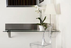 Classic Single Room | In-room safe, desk, blackout drapes, soundproofing