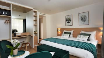 Studio | In-room safe, desk, blackout drapes, soundproofing