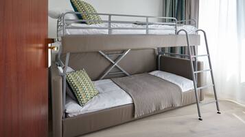 Family Room | In-room safe, desk, blackout drapes, soundproofing