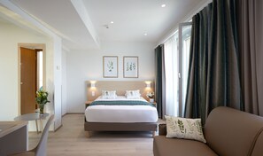 Superior Double Room | In-room safe, desk, blackout drapes, soundproofing - Hotel Suisse (Geneva)