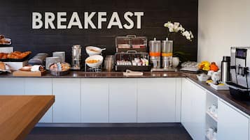 Daily buffet breakfast (CHF 16 per person)