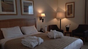 Unclassified image, 2 of 12, button - Madison Hotel (Swindon)