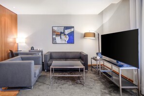 Ropa de cama hipoalergénica y minibar 