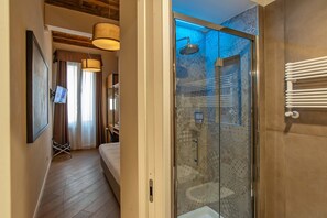 Superior Single Room | 1 bedroom, in-room safe, soundproofing, free WiFi