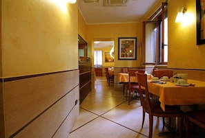 Daily continental breakfast (EUR 8 per person)