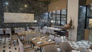 2 restaurants, breakfast, lunch, dinner served; Mediterranean cuisine 