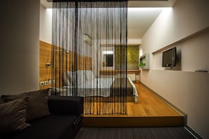 Executive Room | Egyptian cotton sheets, premium bedding, down comforters, pillowtop beds