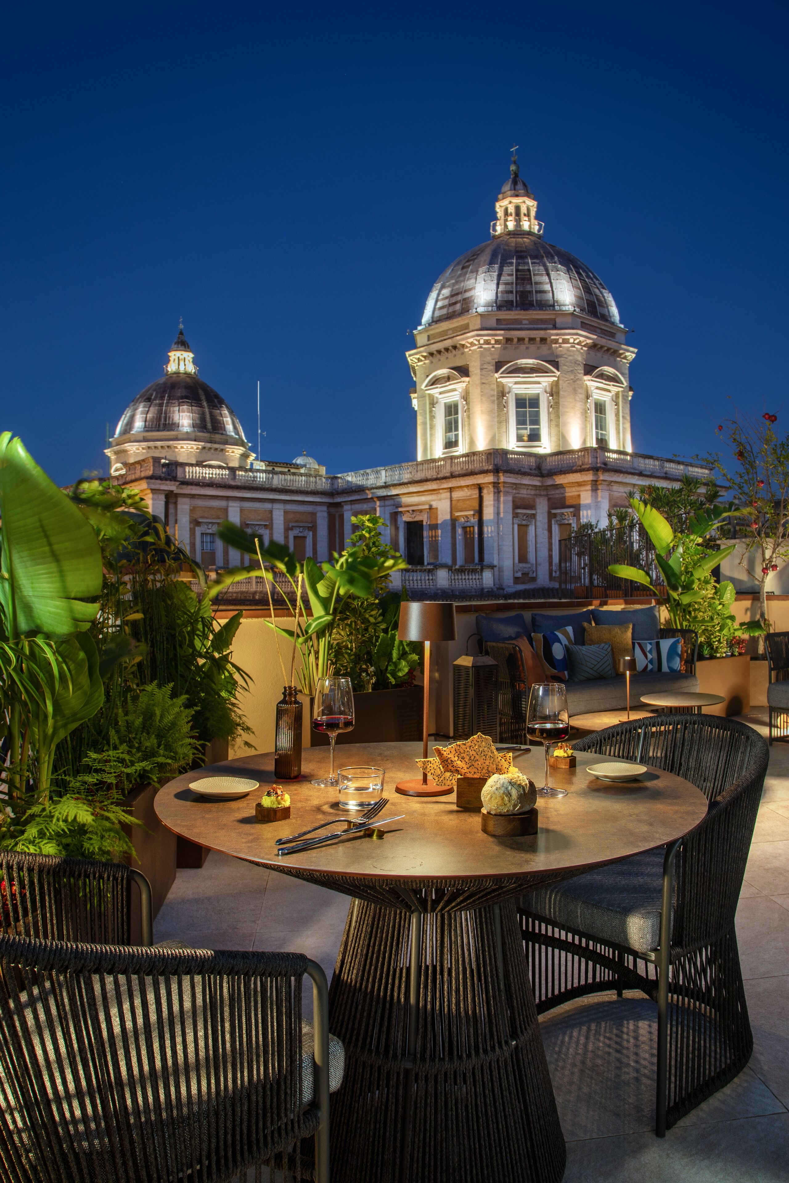 บริการอาหารกลางวัน, อาหารตะวันออกกลาง, บริเวณรับประทานอาหารกลางแจ้ง 