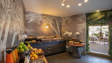 Petit déjeuner continental (25 EUR par personne)