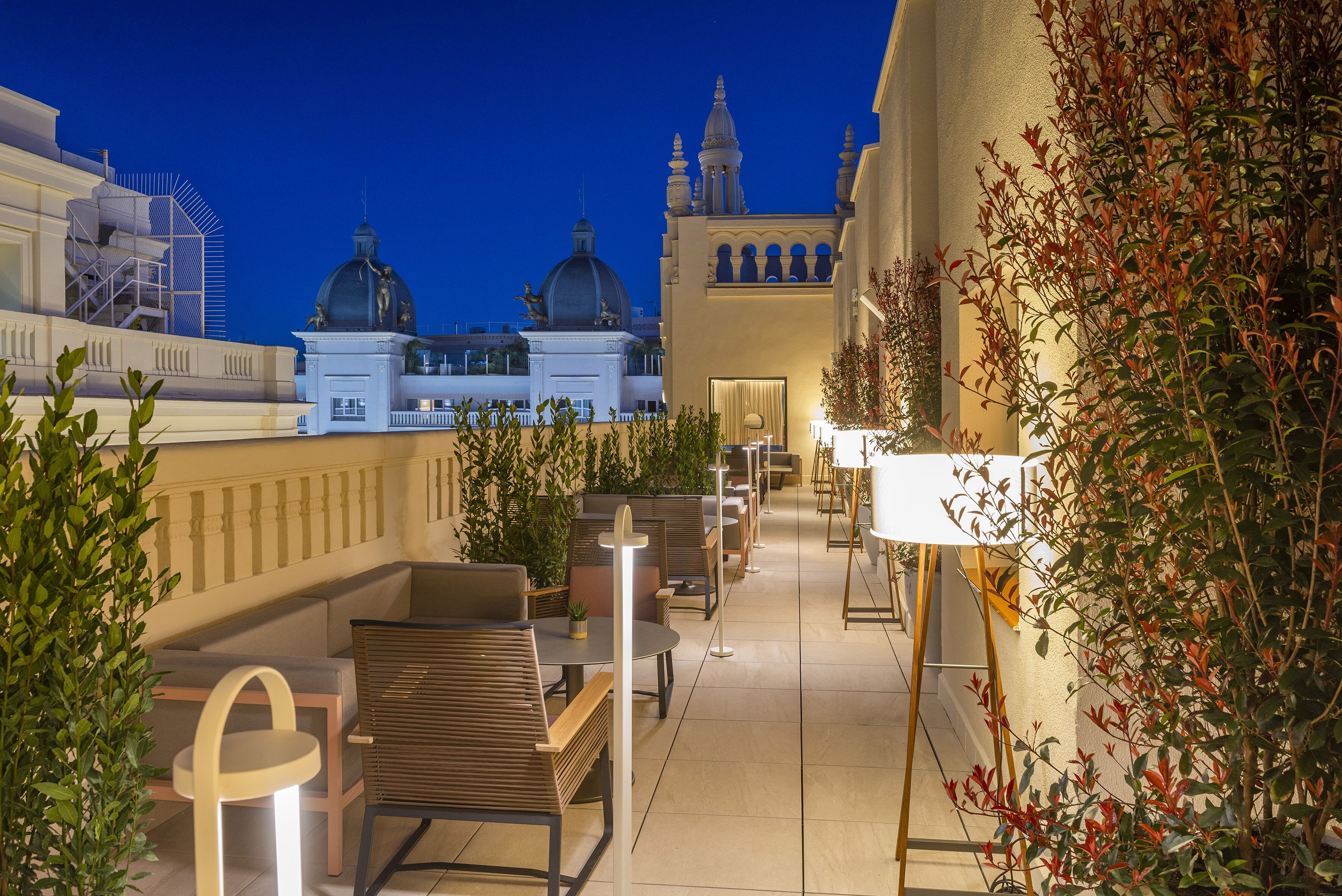 Serviço de café da manhã, restaurante ao ar livre 