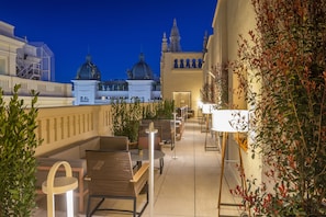 Breakfast served, international cuisine, al fresco dining