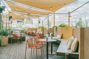 Breakfast served, international cuisine, al fresco dining