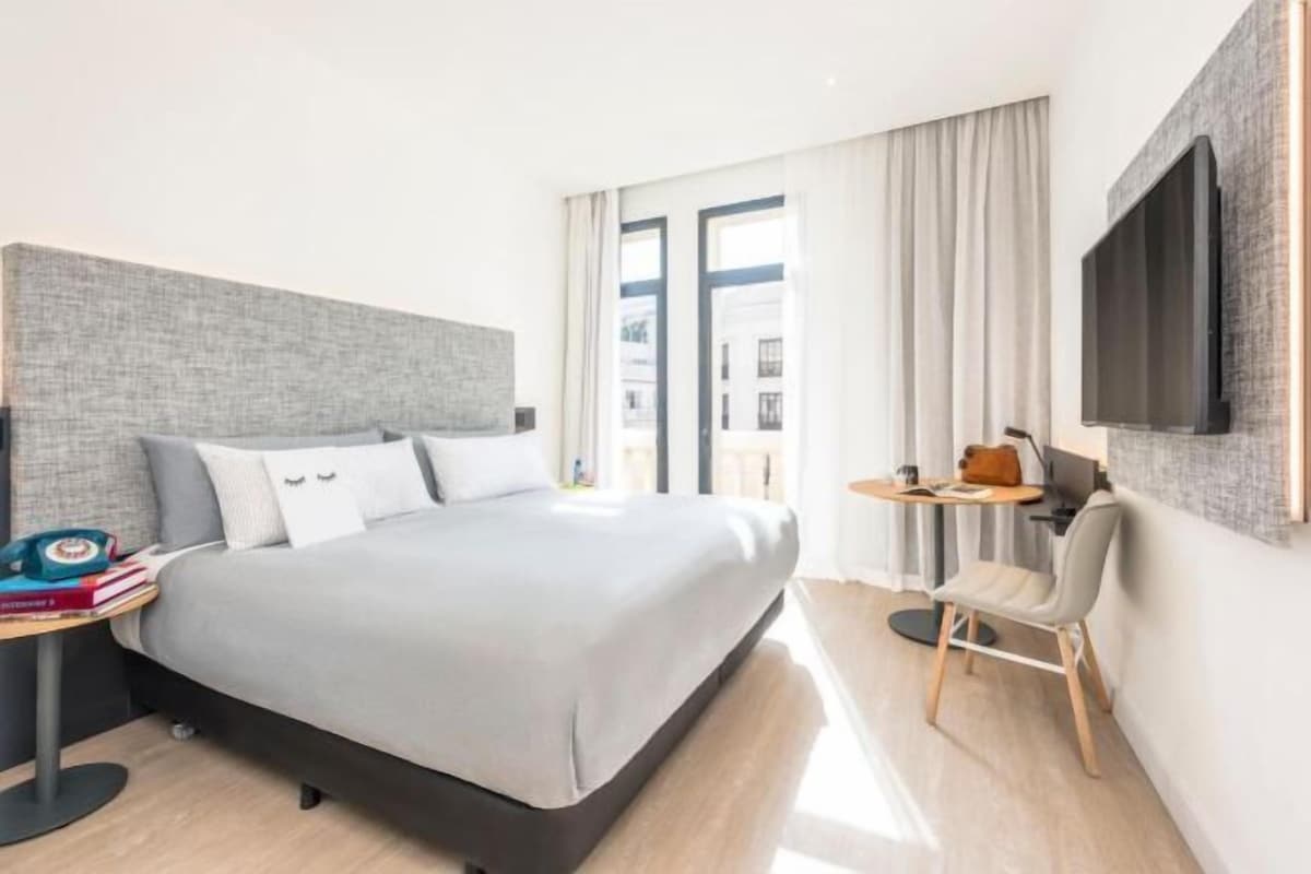 Copriletto in piuma, minibar con snack e bevande gratuite