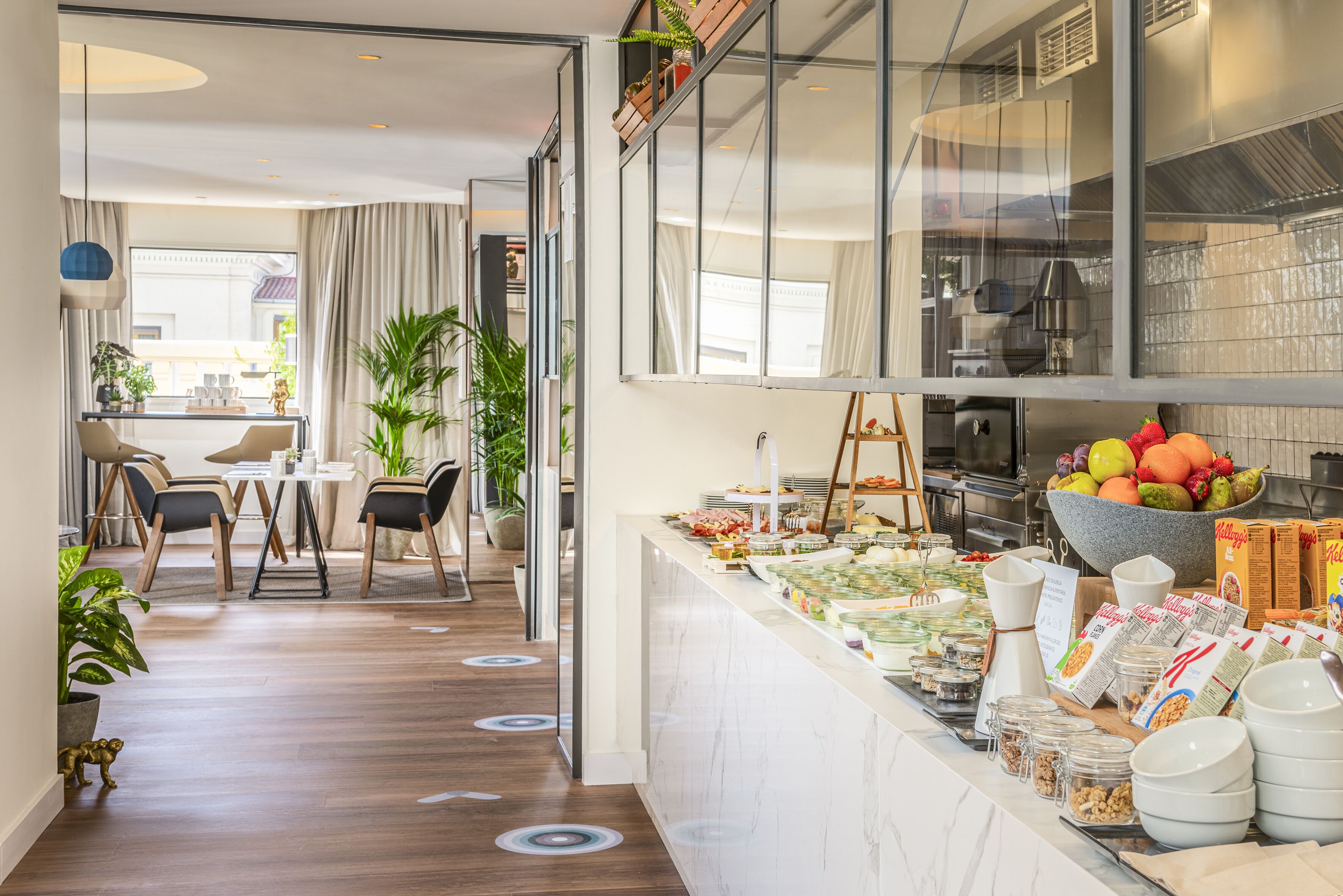 Daily buffet breakfast (EUR 19 per person)