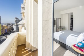 The Innside Room Gran Via View | Vue de la chambre