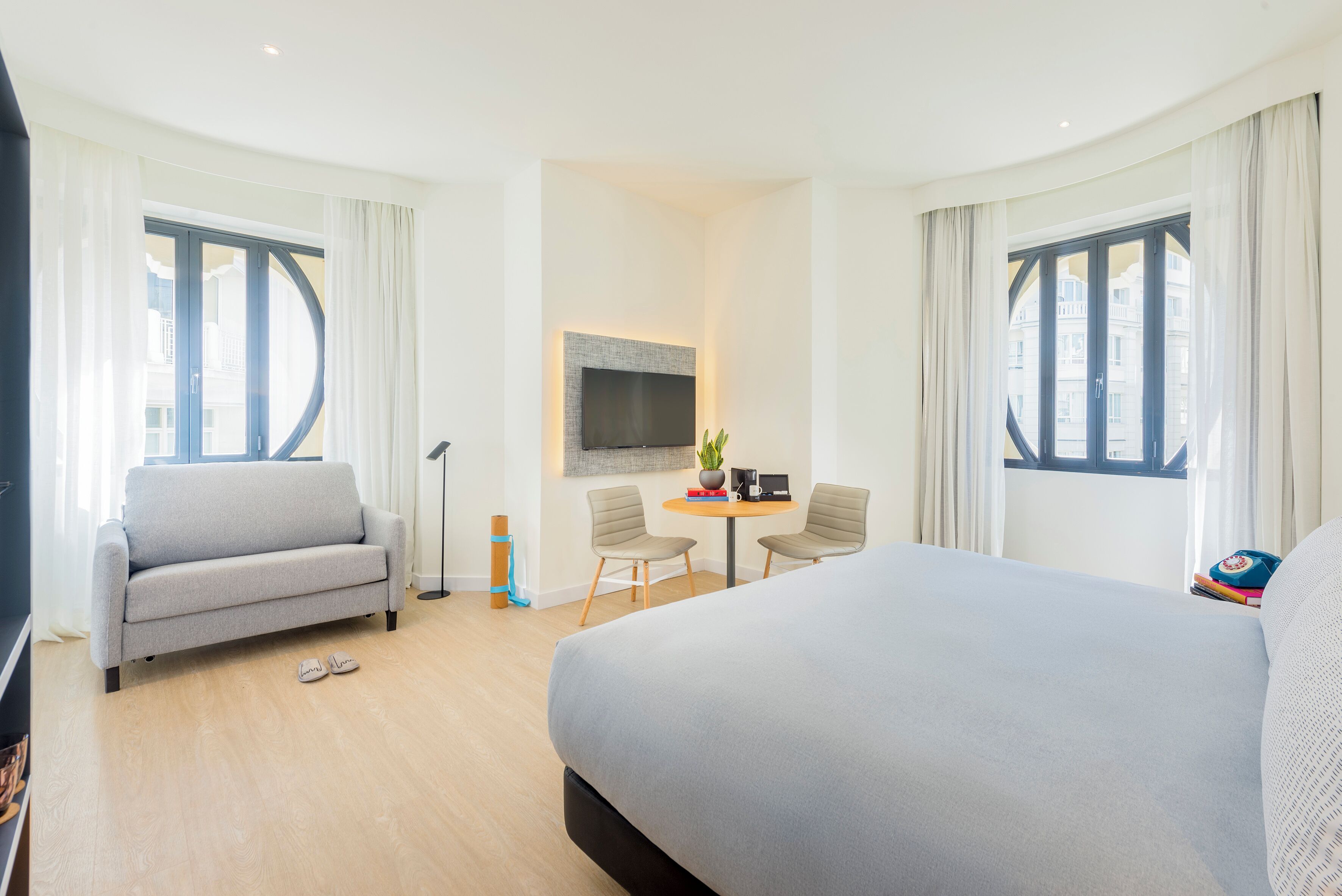 The Studio & Innside Room Connected with View | Copriletto in piuma, minibar con snack e bevande gratuite