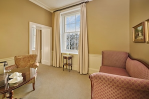 Suite, 1 King-Bett (Roseate) | Wohnbereich