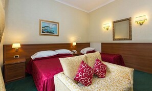 In-room safe, desk, blackout curtains, free WiFi - Astoria Garden Hotel (Rome)