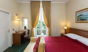 Vierbettzimmer | Zimmersafe, Schreibtisch, Verdunkelungsvorhänge, kostenloses WLAN