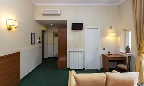 Vierbettzimmer | Zimmersafe, Schreibtisch, Verdunkelungsvorhänge, kostenloses WLAN